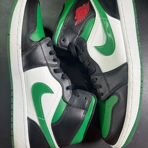 Nike Men's Black, Green, and White Sneakers